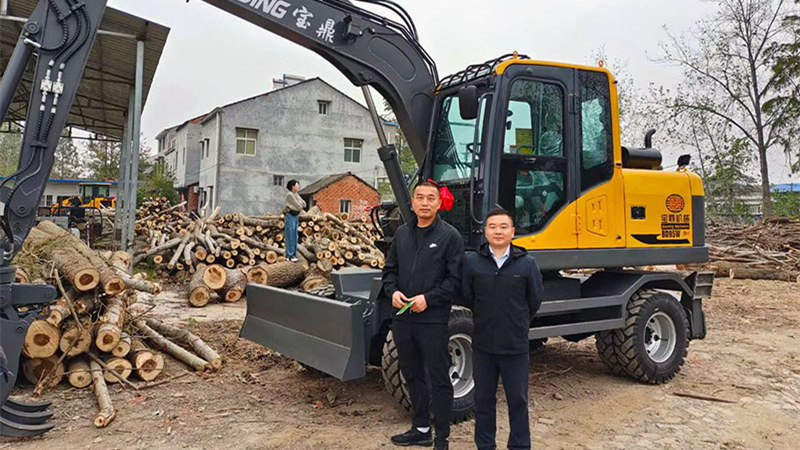 湖北抓木机销售客户-宝鼎抓木机